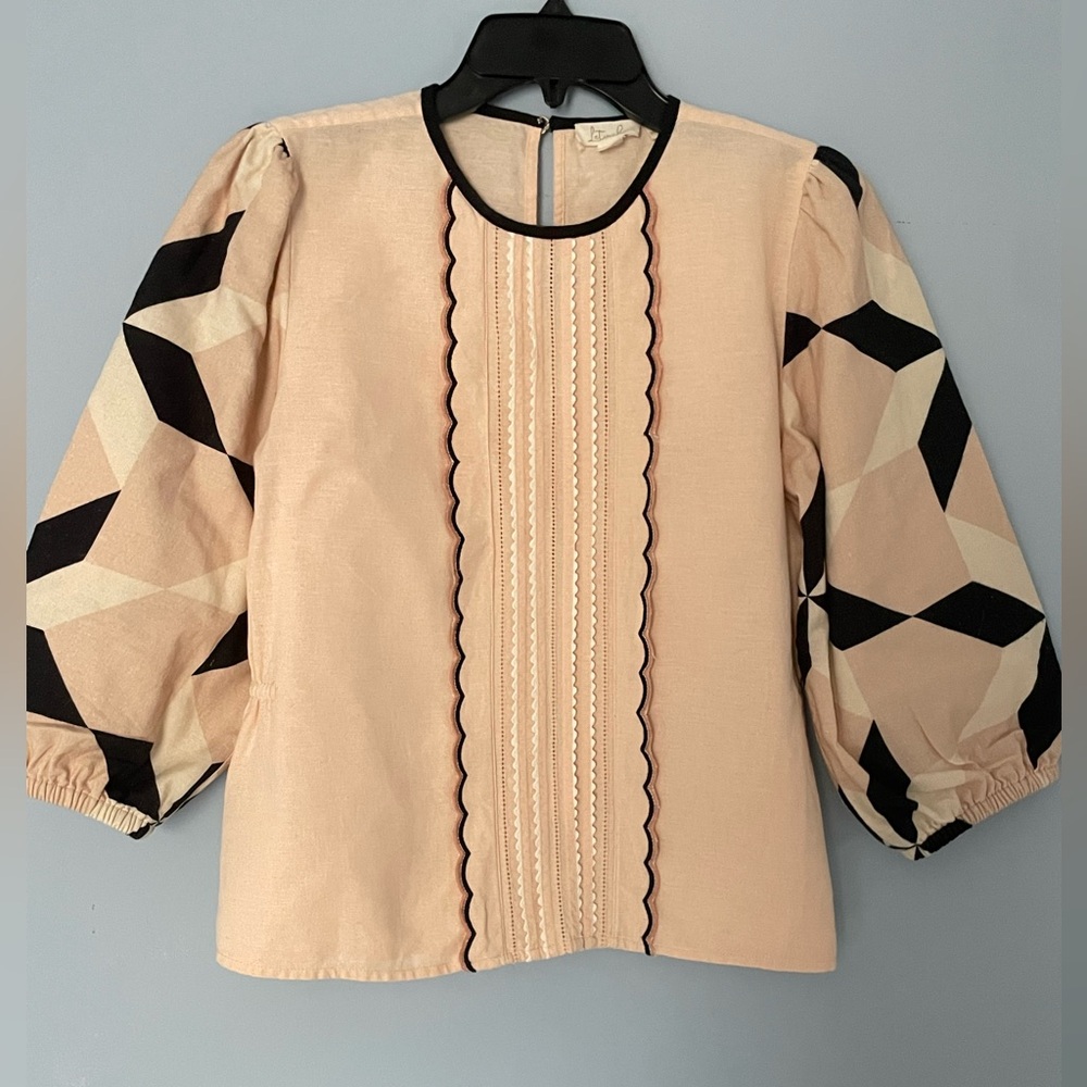 LET ME BE Rosy Ruffle Blouse